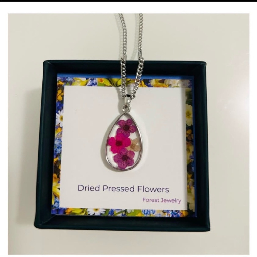 BRAND NEW Dried pressed flowers necklace, with box